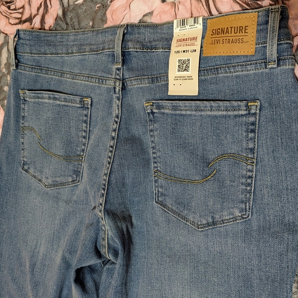 Women's Levi's High-rise skinny jeans. - Picture 7 of 7